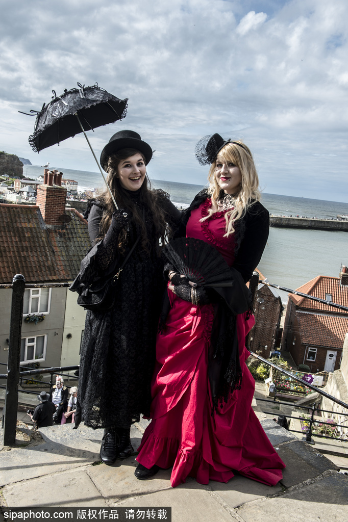 走進(jìn)吸血鬼的故鄉(xiāng)惠特比 感受神秘黑暗哥特周