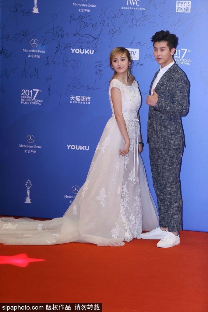 第七屆北京電影節：莫妮卡·貝魯奇性感現身閉幕式紅毯 林志玲、蔣雯麗、殷桃同場爭艷