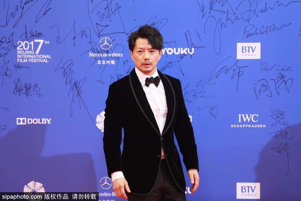 第七屆北京電影節(jié)：莫妮卡·貝魯奇性感現(xiàn)身閉幕式紅毯 林志玲、蔣雯麗、殷桃同場爭艷