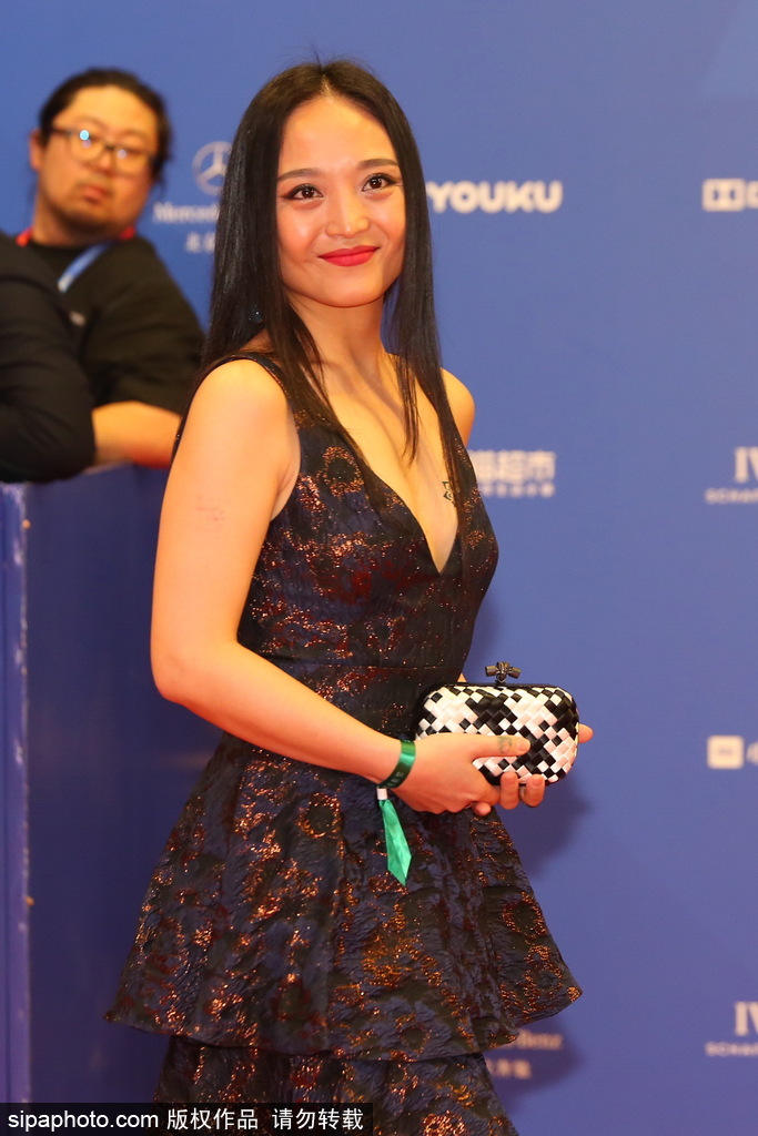 第七屆北京電影節：莫妮卡·貝魯奇性感現身閉幕式紅毯 林志玲、蔣雯麗、殷桃同場爭艷