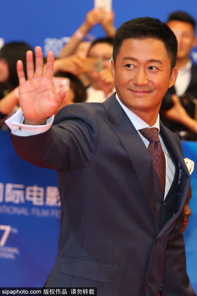 第七屆北京電影節(jié)：莫妮卡·貝魯奇性感現(xiàn)身閉幕式紅毯 林志玲、蔣雯麗、殷桃同場爭艷