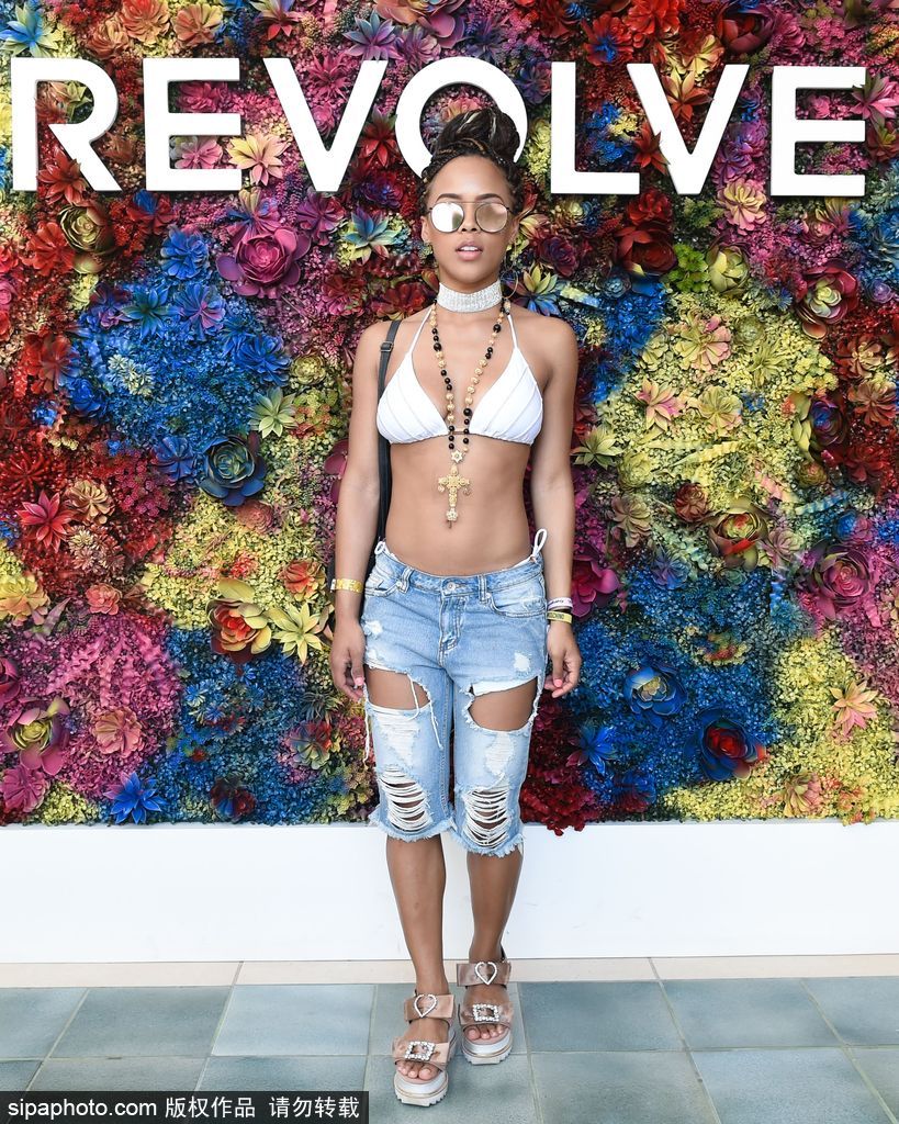 全美最盛大音樂節(jié)科切拉！盤點激情火辣內衣上陣的潮人街拍