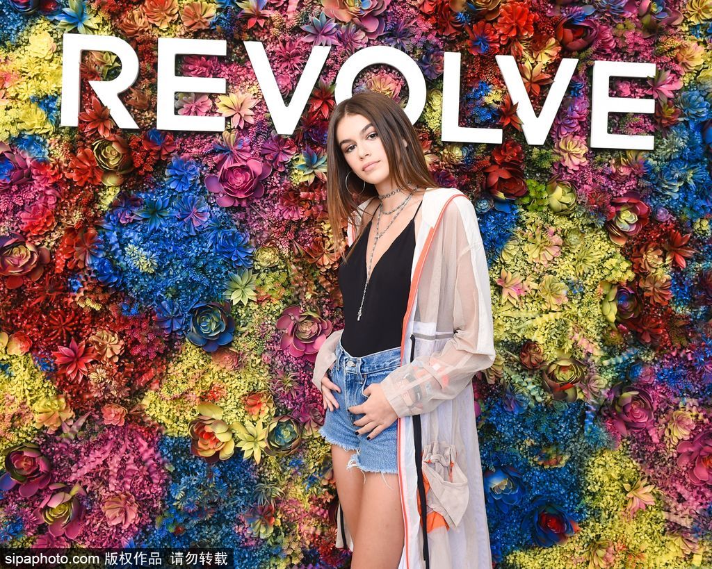 傳奇超模的女兒也是超模！辛迪·克勞馥16歲女兒長腿逆天顏值不輸媽媽