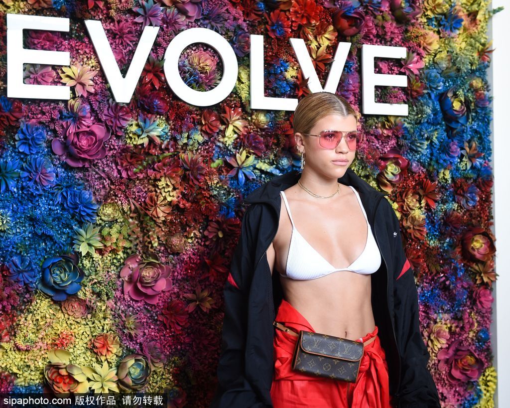 全美最盛大音樂(lè)節(jié)科切拉！盤(pán)點(diǎn)激情火辣內(nèi)衣上陣的潮人街拍