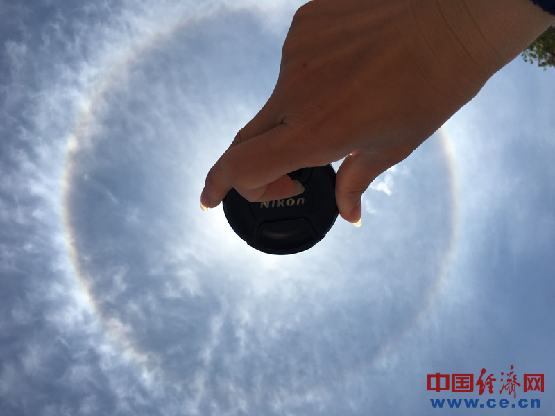 “日光之城”拉薩驚現(xiàn)日暈（組圖）