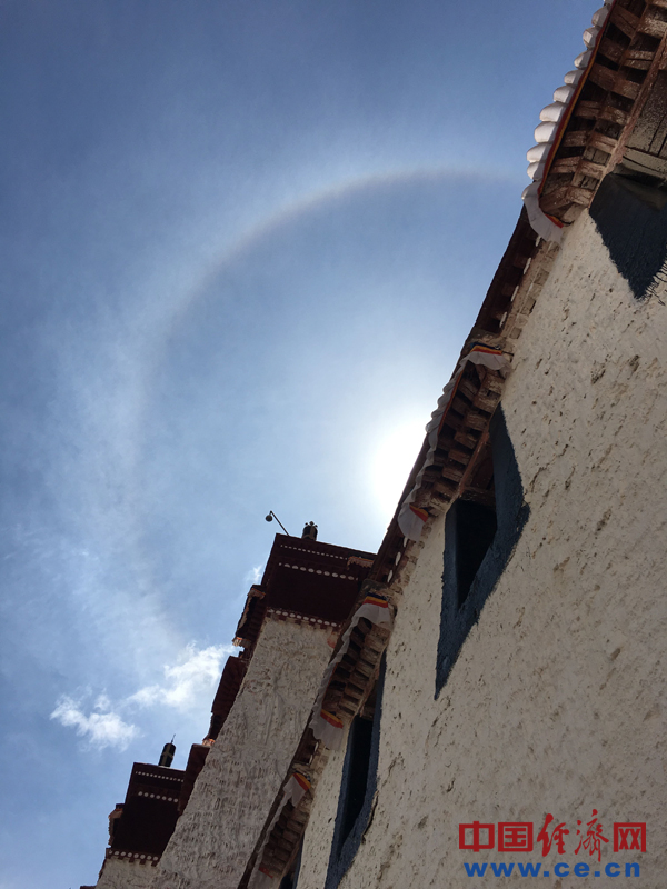 “日光之城”拉薩驚現日暈（組圖）