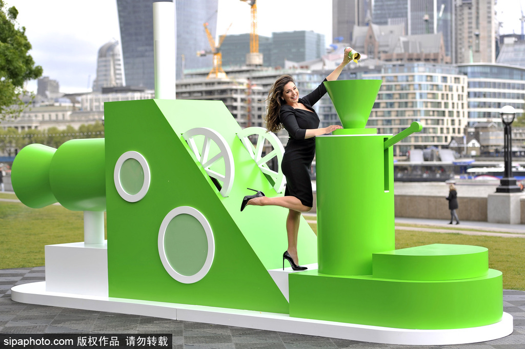 神奇！英國現(xiàn)巨型薯片機(jī) 可將薯片轉(zhuǎn)化成“味道云”