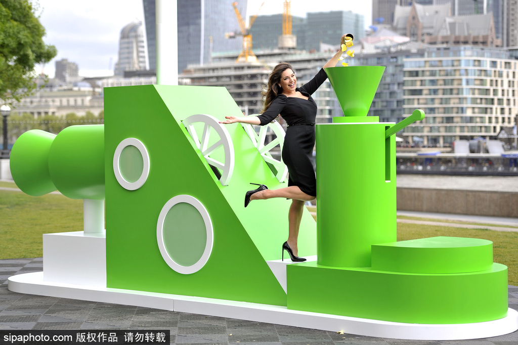 神奇！英國現(xiàn)巨型薯片機(jī) 可將薯片轉(zhuǎn)化成“味道云”