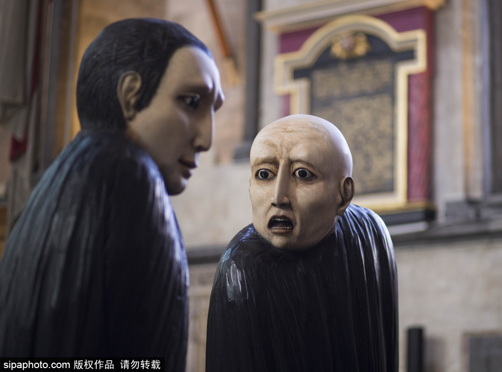 英國教堂舉行木雕藝術展 奇詭神秘仿若走進木偶城堡