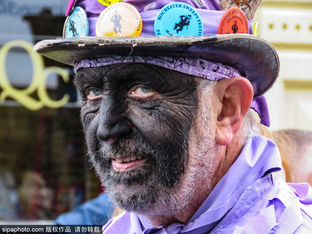 當你光鮮亮麗地過五一時 英國人在灰頭土臉地掃煙囪 探訪英國“掃煙囪節”