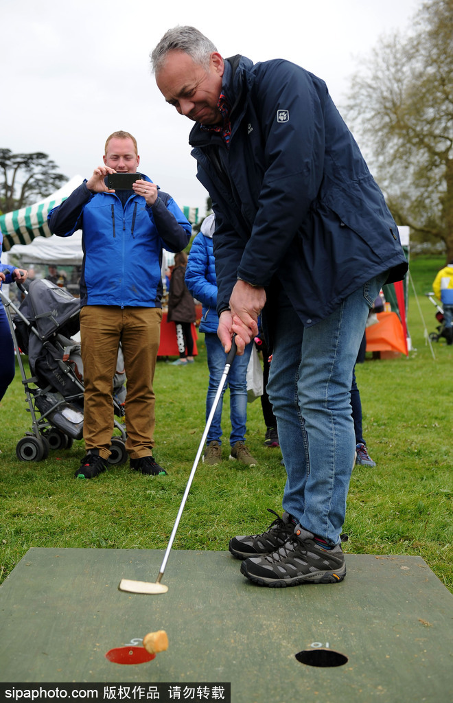 腐國人民真歡樂！多塞特郡舉行扔面包比賽