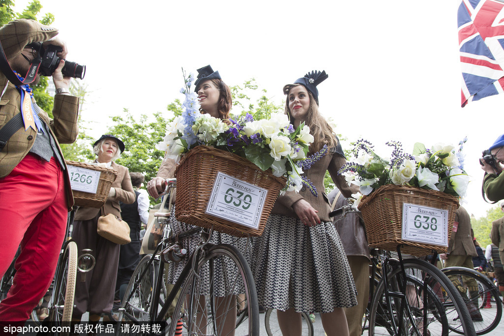 英國舉行復(fù)古騎行 粗花呢服裝引領(lǐng)懷舊風(fēng)潮