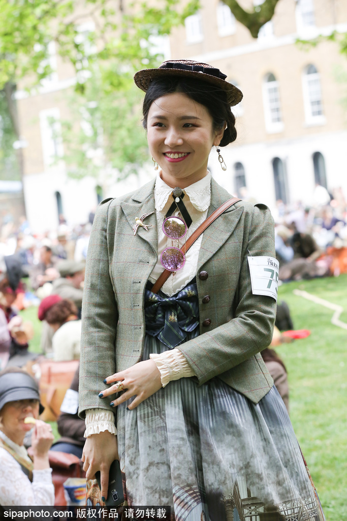英國舉行復古騎行 粗花呢服裝引領懷舊風潮