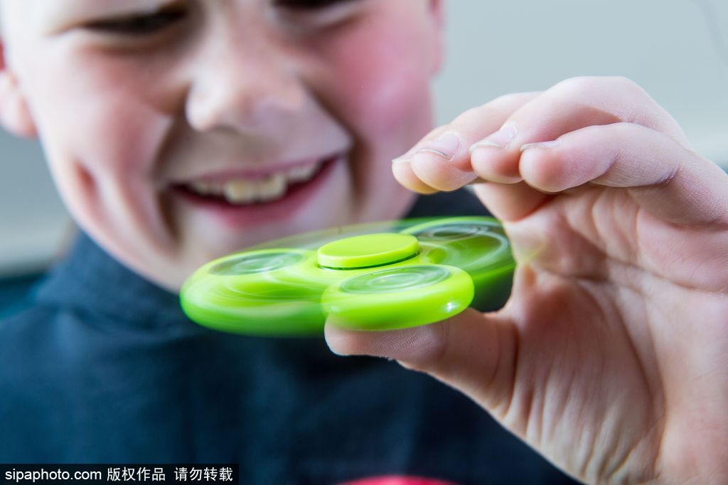 英國(guó)指尖陀螺風(fēng)靡全球