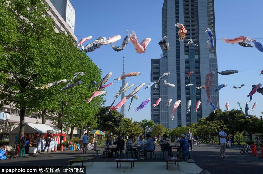 日本東京街頭鯉魚旗飄揚 寄托祝福慶祝男孩節