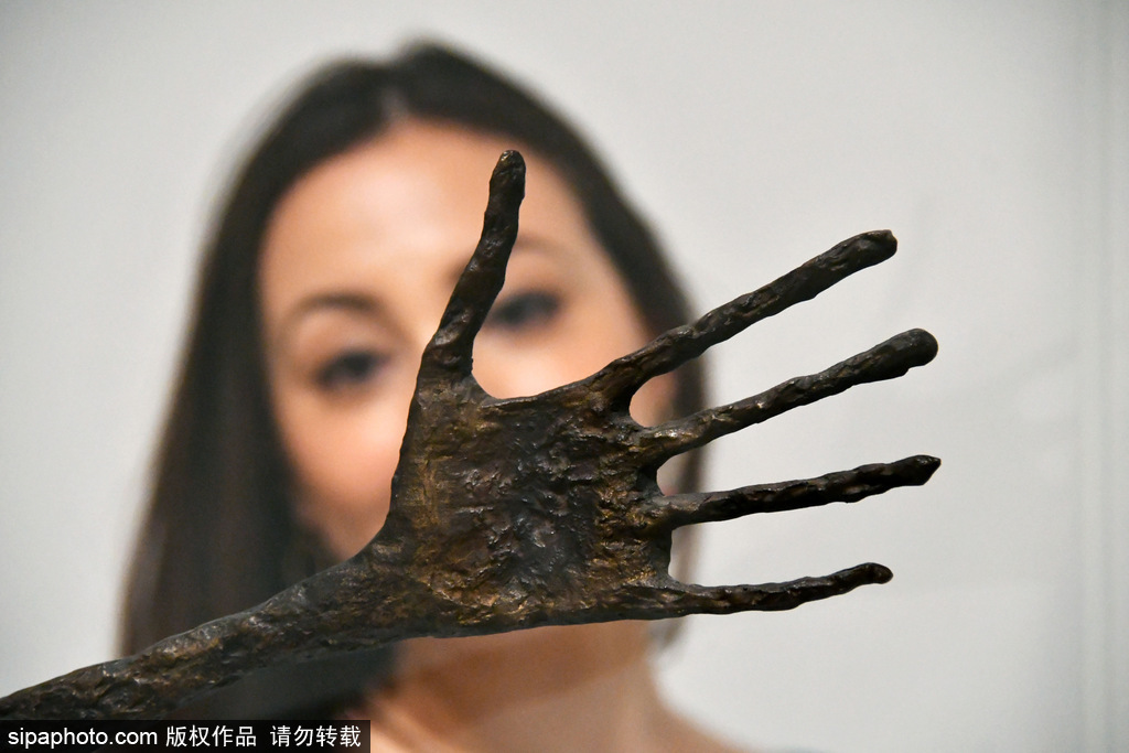 這藝術作品你能看懂？走近瑞士超存在主義雕塑大師賈科梅蒂藝術展