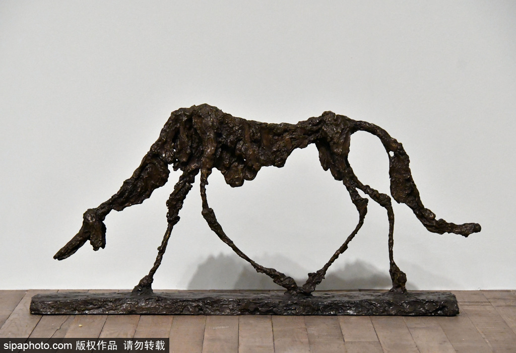 這藝術作品你能看懂？走近瑞士超存在主義雕塑大師賈科梅蒂藝術展