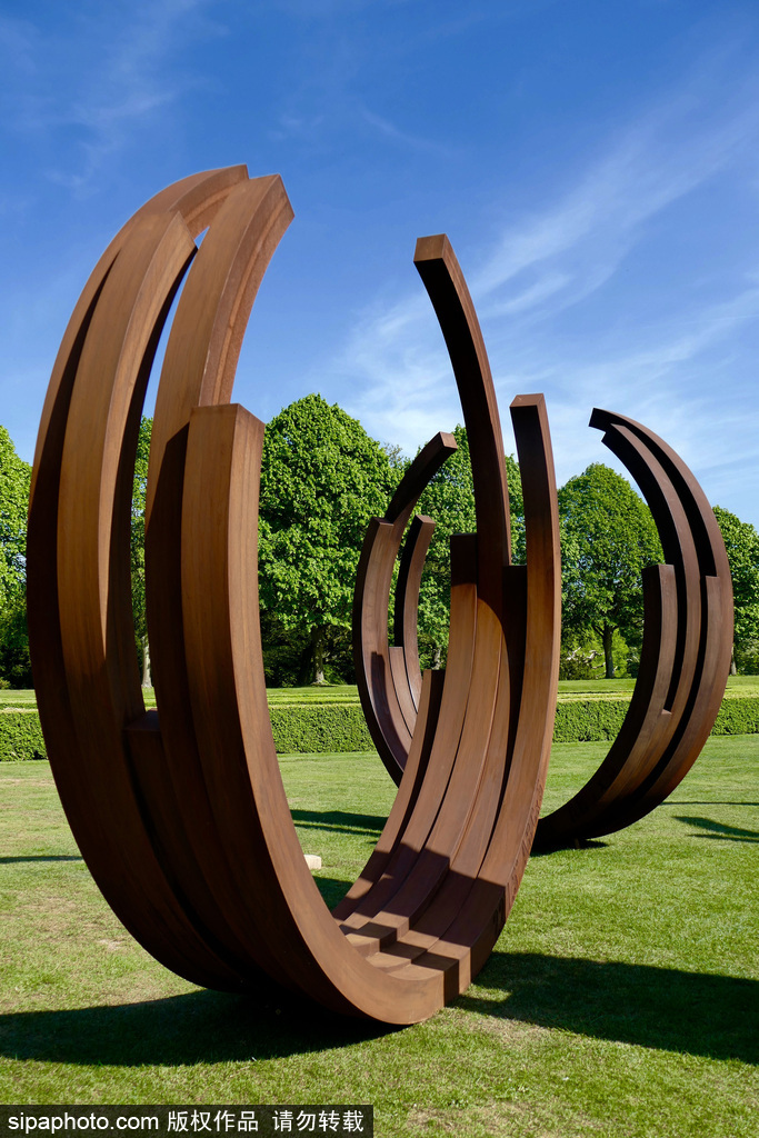 不確定的對角線 雕塑藝術家Bernar Venet展覽