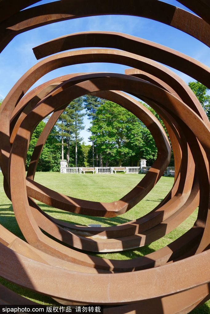 不確定的對角線 雕塑藝術家Bernar Venet展覽