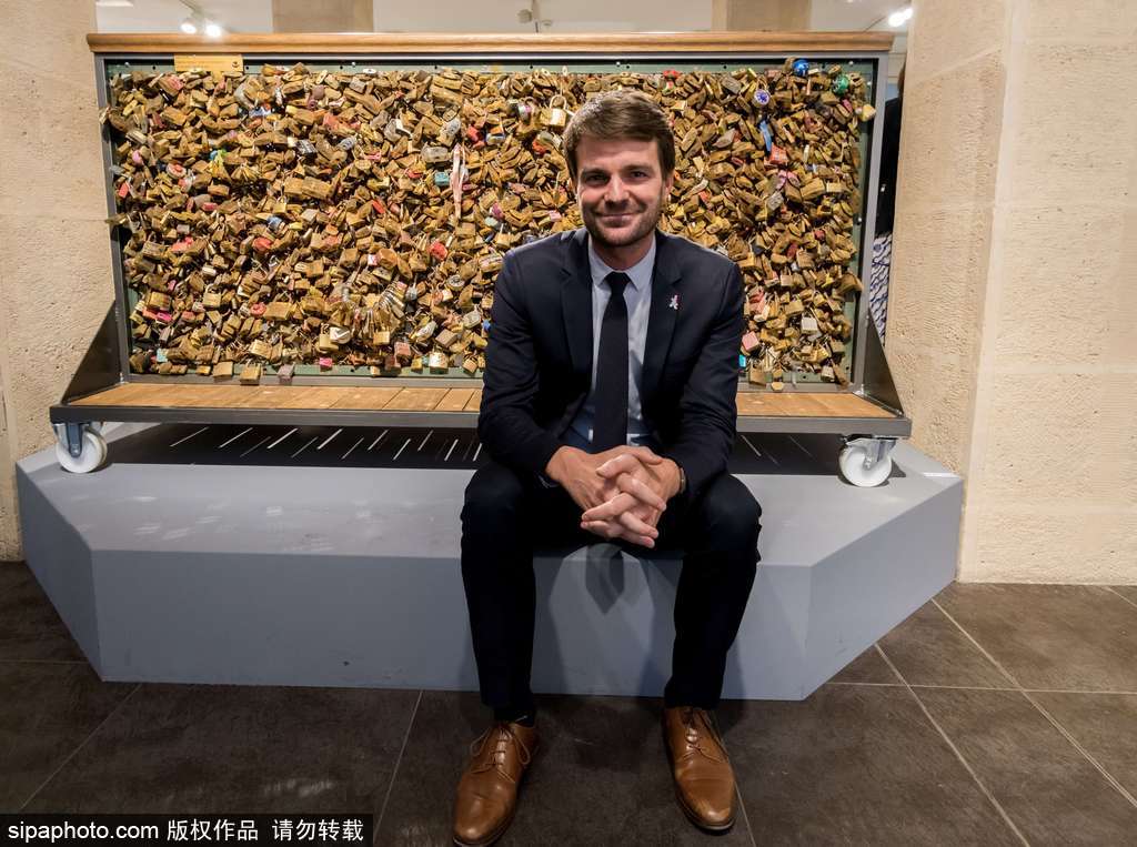 不堪重負！法國巴黎情人橋愛情鎖將全部拆除拍賣