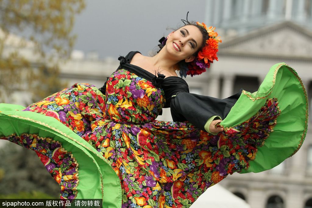 載歌載舞放飛自我 美國丹佛墨西哥裔民眾慶祝五月五日節