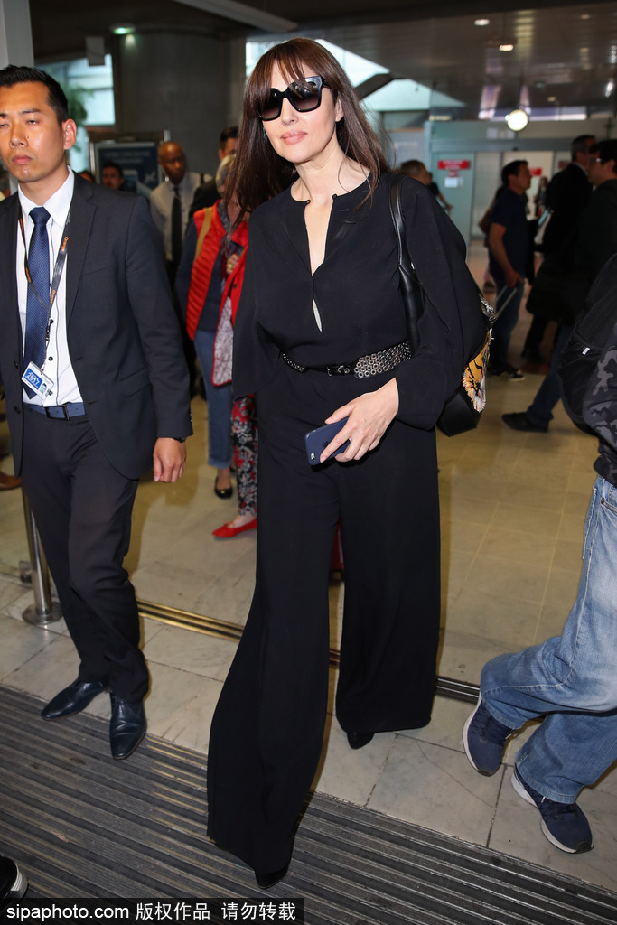 莫妮卡·貝魯奇抵達(dá)法國(guó)尼斯 將任戛納電影節(jié)司儀