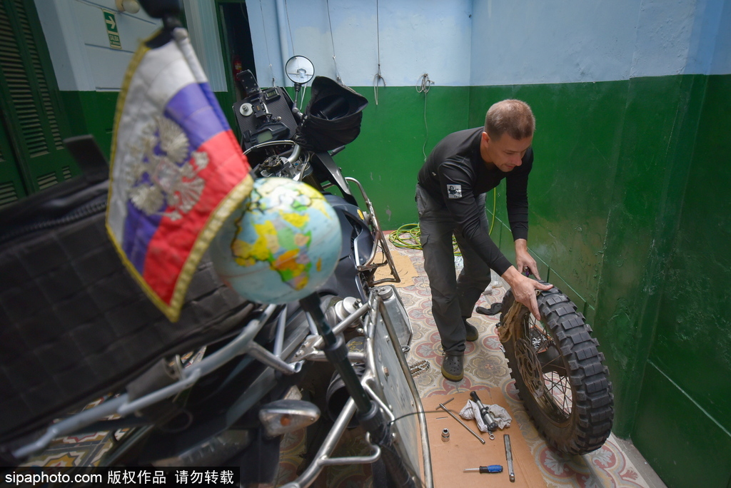 住在摩托車上的環球旅行 俄羅斯旅行家穿行62個國家