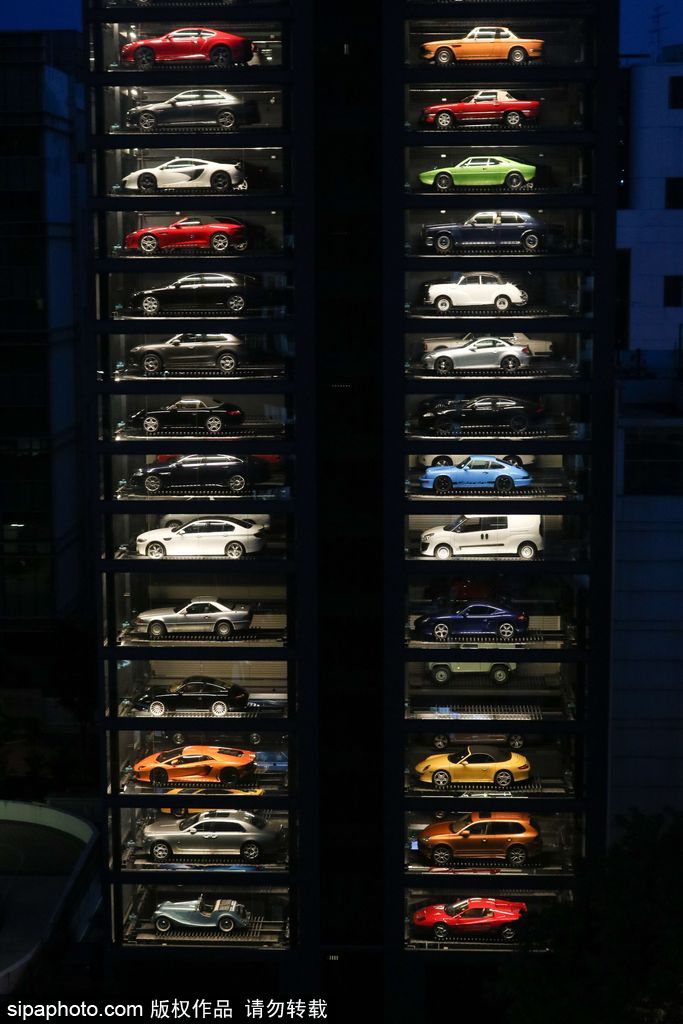 投幣買豪車！新加坡現(xiàn)世界最高汽車自動售貨機(jī)達(dá)15層樓