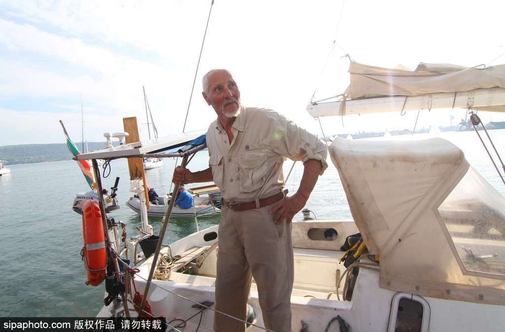 別再拿年齡當(dāng)借口 八旬老人獨(dú)自完成環(huán)球航行像“英雄”一樣歸來