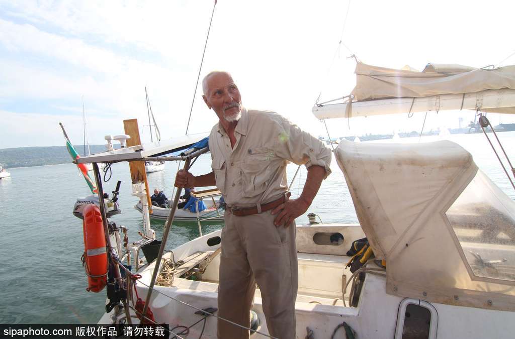 別再拿年齡當(dāng)借口 八旬老人獨(dú)自完成環(huán)球航行像“英雄”一樣歸來