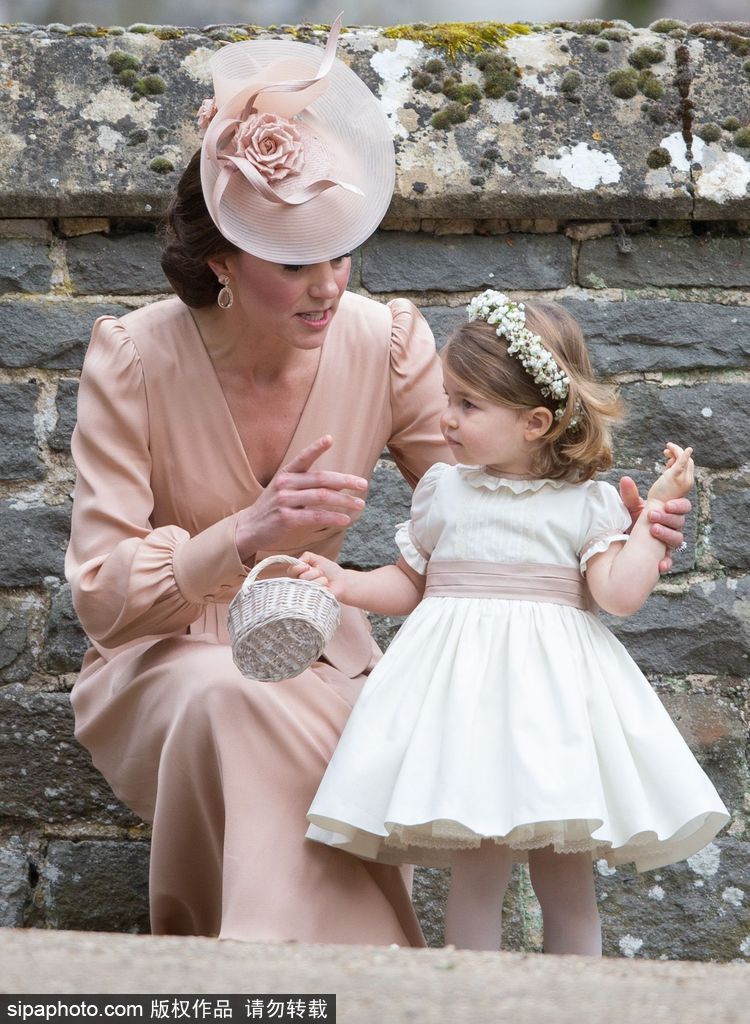 妹妹結婚凱特王妃忙壞了 照顧倆萌娃場面溫馨有愛
