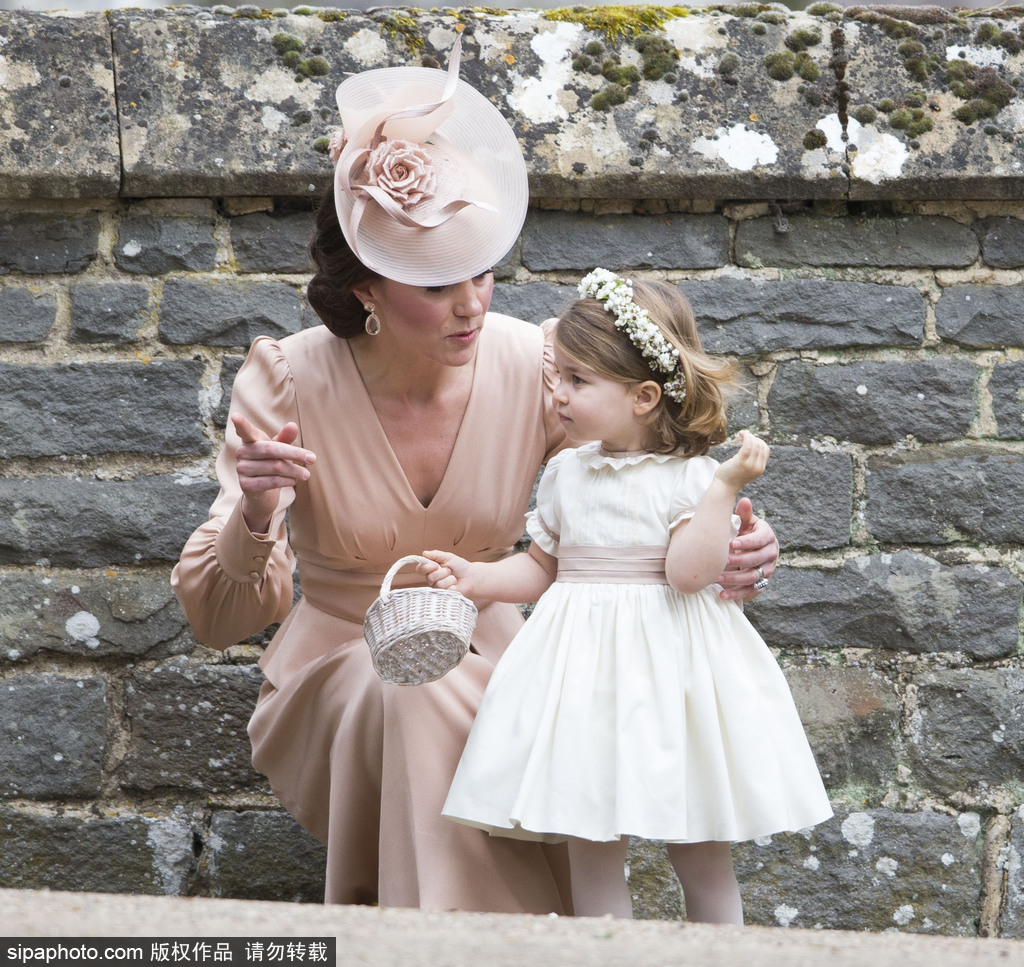 妹妹結婚凱特王妃忙壞了 照顧倆萌娃場面溫馨有愛