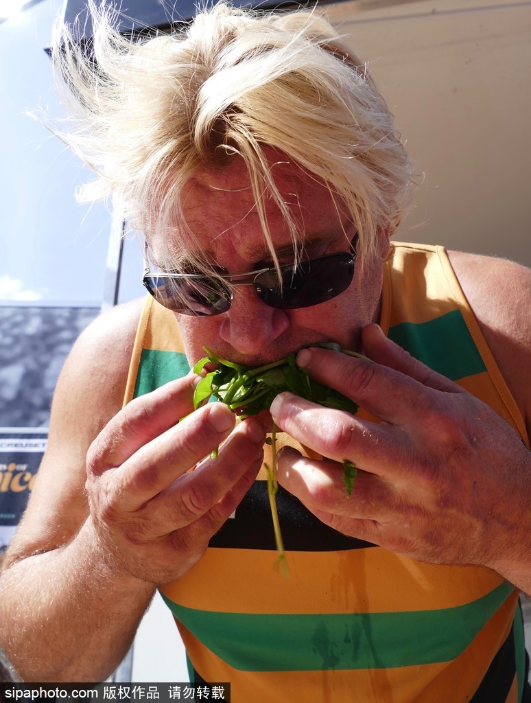 舌尖上的美食？英國吃豆瓣菜大賽眾選手大快朵頤瘋狂塞菜