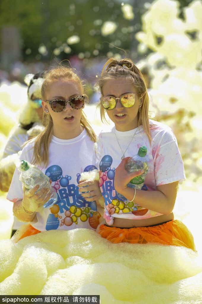 地球上最開心的五公里！英國泡泡跑歡樂來襲嗨翻天