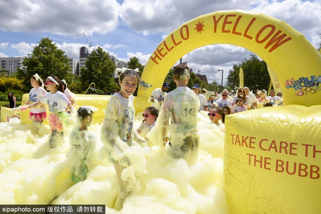 地球上最開心的五公里！英國(guó)泡泡跑歡樂(lè)來(lái)襲嗨翻天