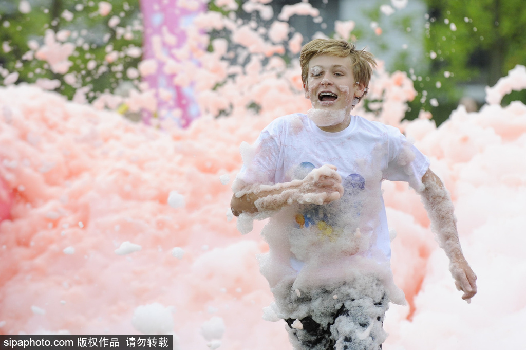 地球上最開心的五公里！英國泡泡跑歡樂來襲嗨翻天