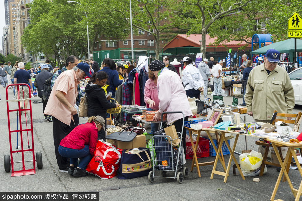 紐約民眾“淘寶”時節到來 年度跳蚤市場拉開帷幕