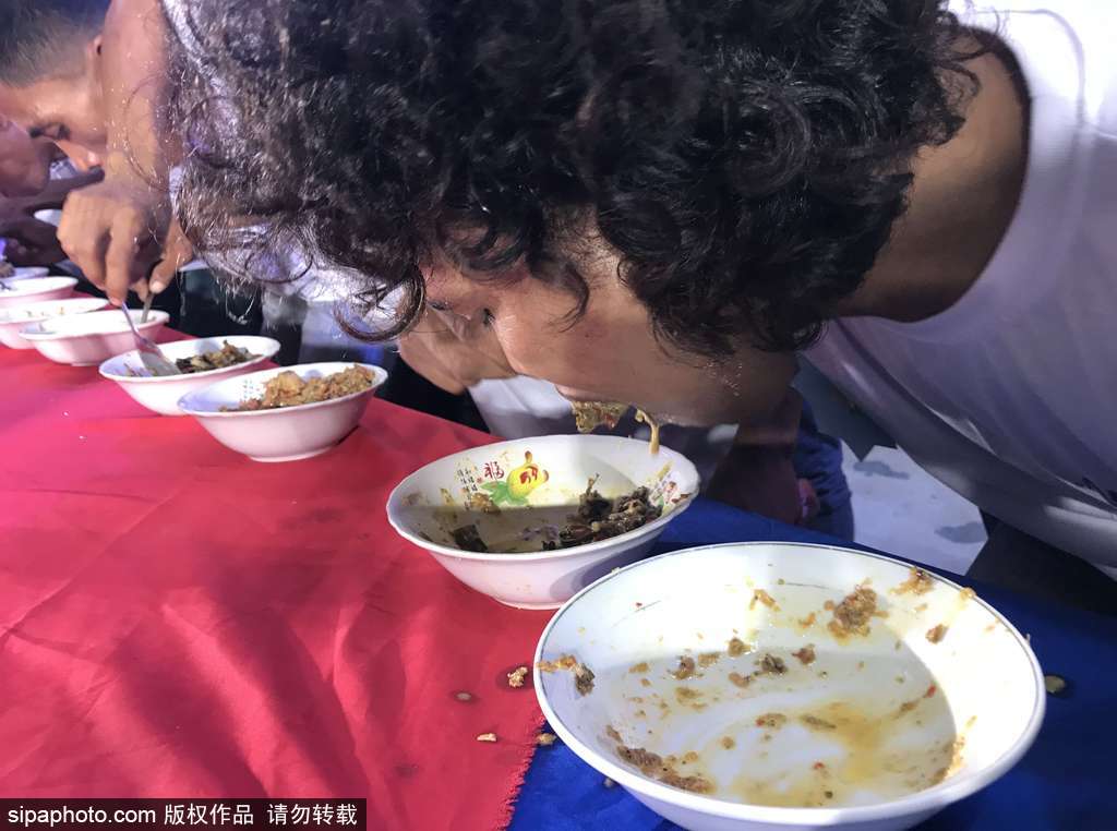 辣心！菲律賓舉辦吃辣椒大賽 參賽者體驗(yàn)7公斤辣椒奇葩菜