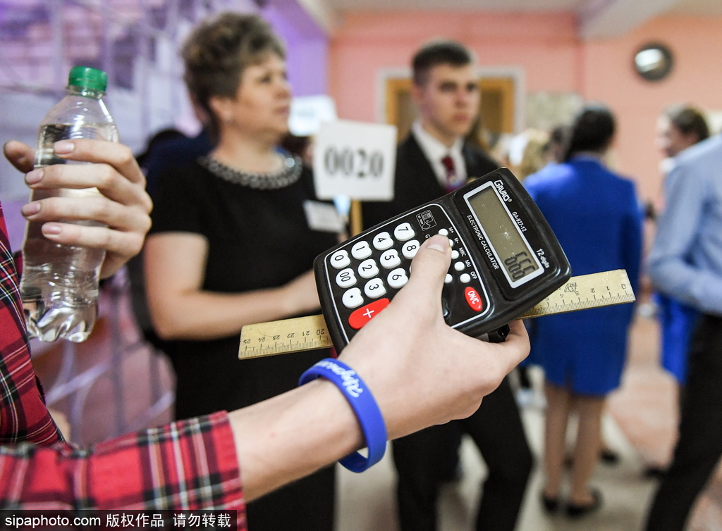 中國(guó)高考在即 看看俄羅斯高考現(xiàn)場(chǎng)什么樣