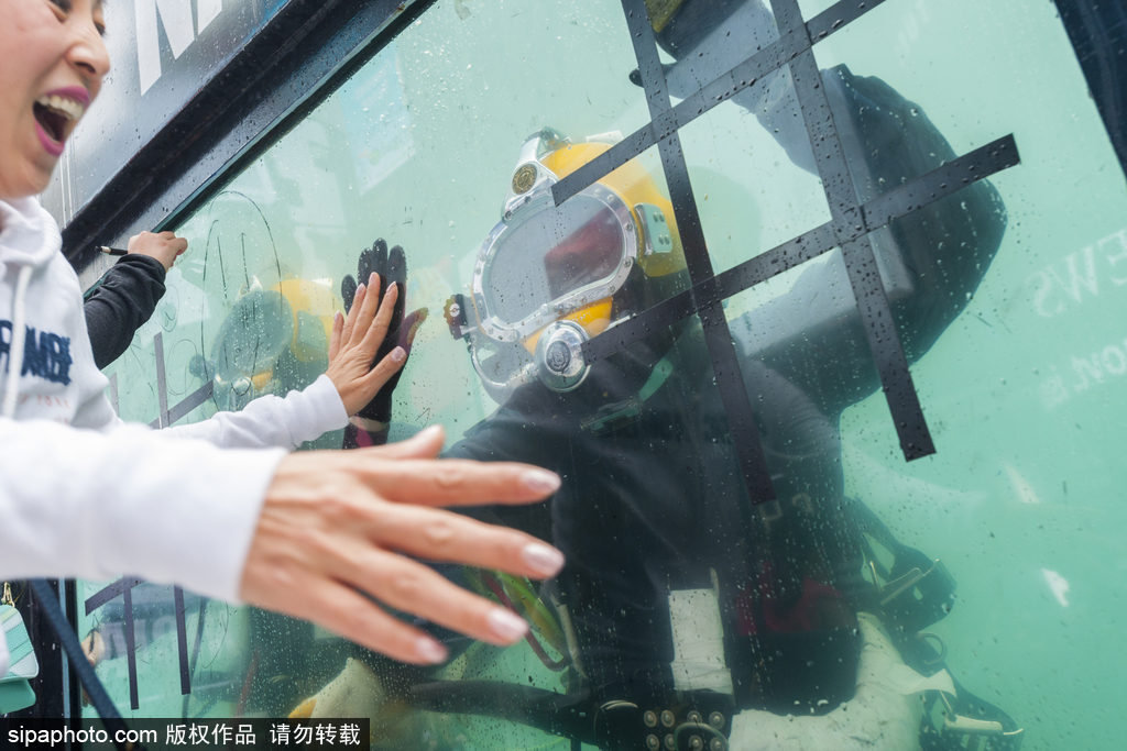 紐約艦隊(duì)周時代廣場活動 美國海軍水箱與市民交互