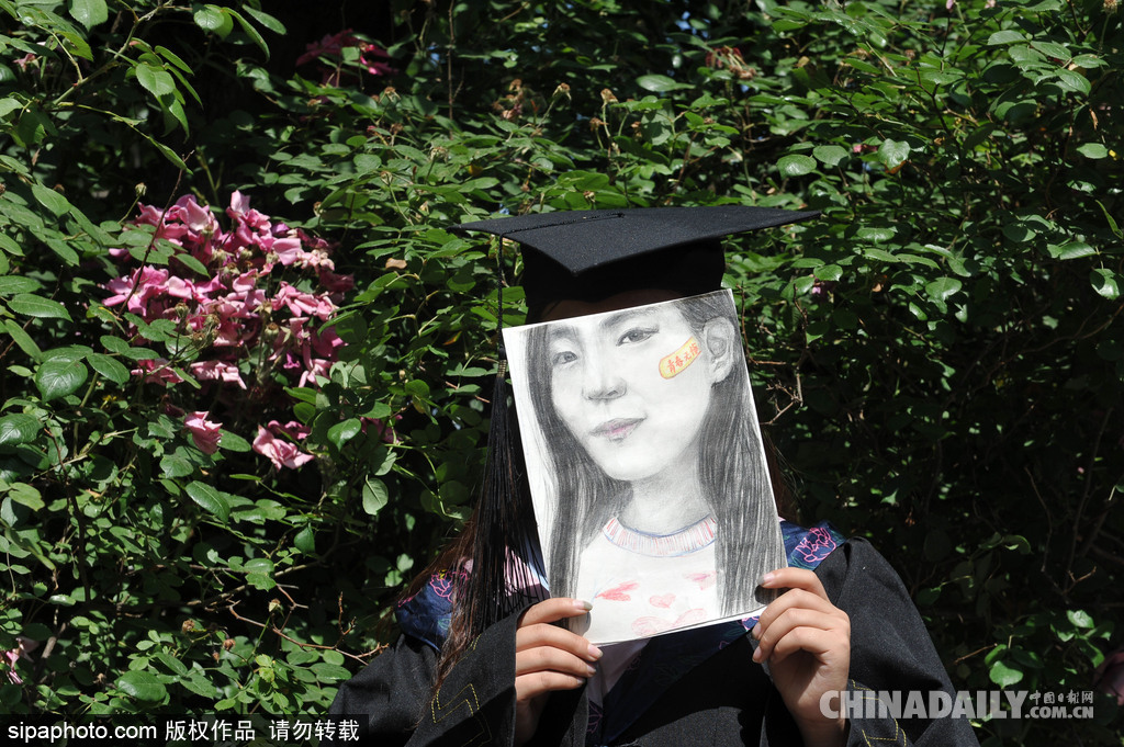 盤點創意畢業照 哪個是你的青春？