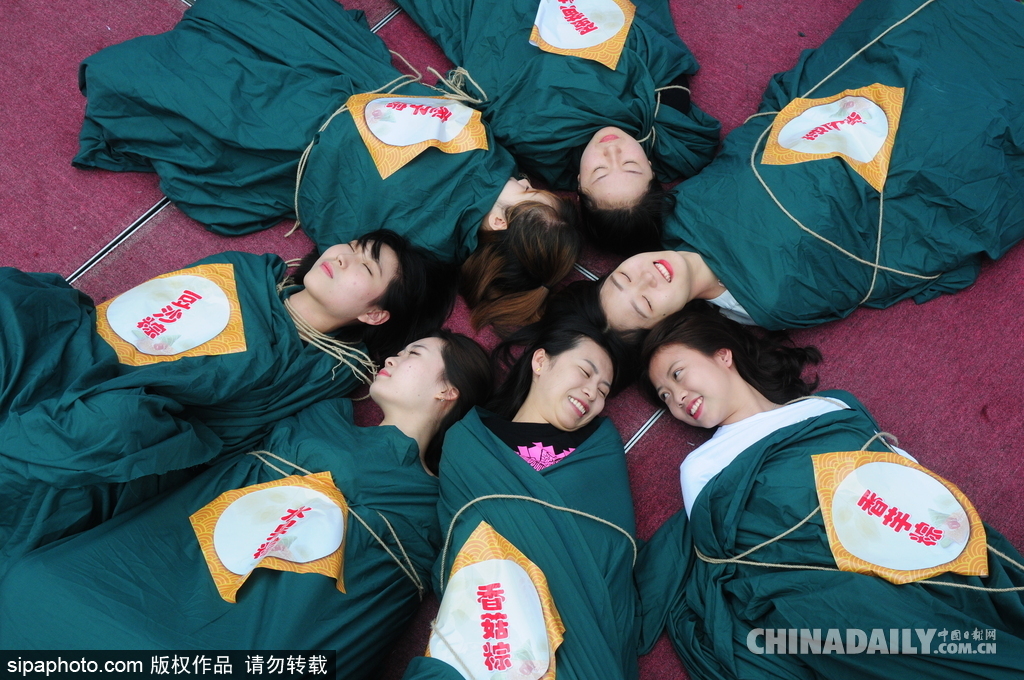 盤點創意畢業照 哪個是你的青春？