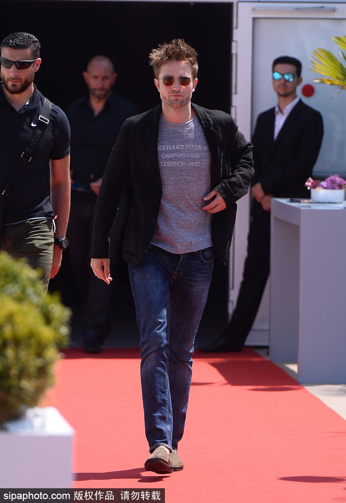 70屆戛納：羅伯特·帕丁森現身發型凌亂仍吸引影迷追捧