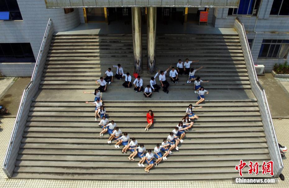 高校畢業季 江西學子航拍畢業照定格青春
