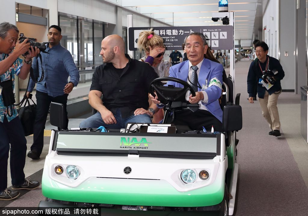 “小甜甜”布蘭妮抵日 打扮休閑難掩腿部緊實(shí)肌肉