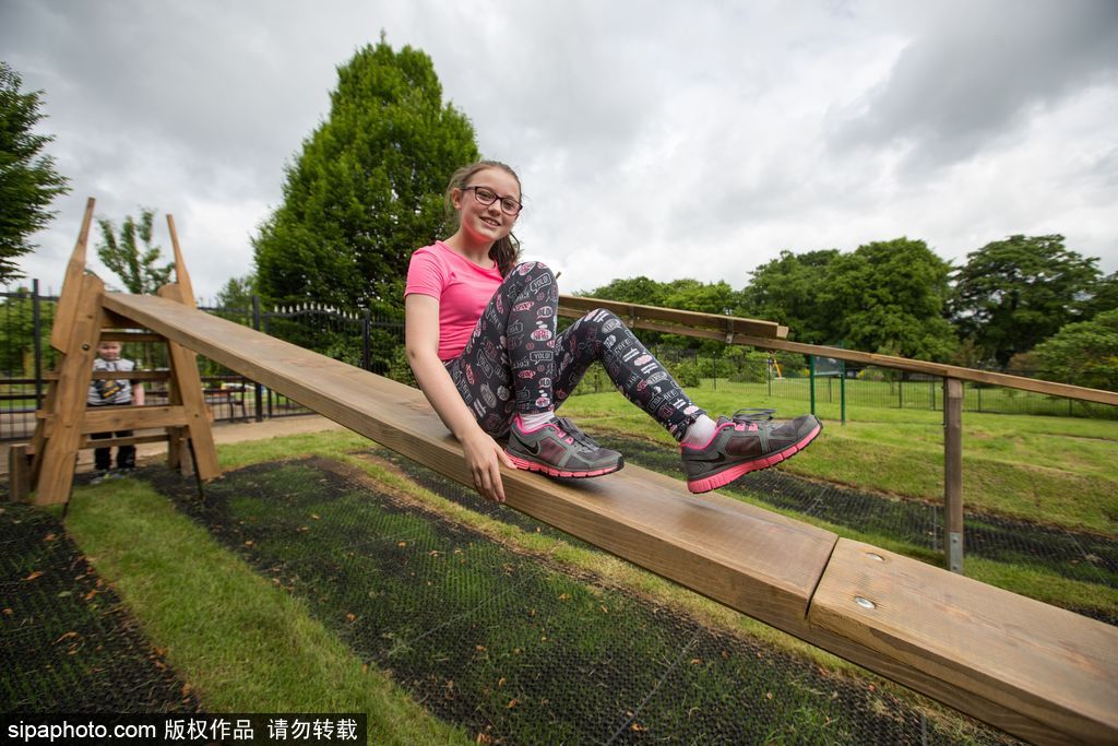英國再現世界第一個兒童滑梯 距今九十多年竟沒有邊沿