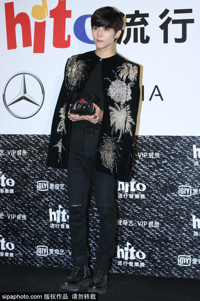 2017hito流行音樂獎：撞臉鹿晗？畢書盡潮裝帥氣表情呆萌