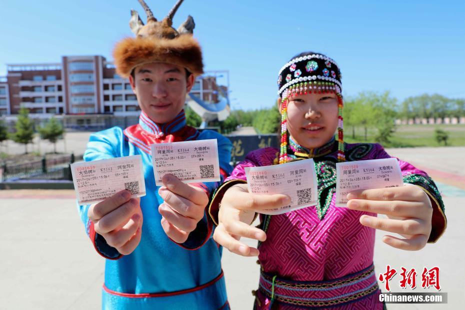 “高考專列”開行15年 兩萬多名邊遠考生受益(組圖)