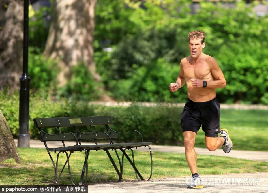 走近超級(jí)馬拉松之王迪恩·卡納西斯 曾50天不間斷跑完50個(gè)馬拉松