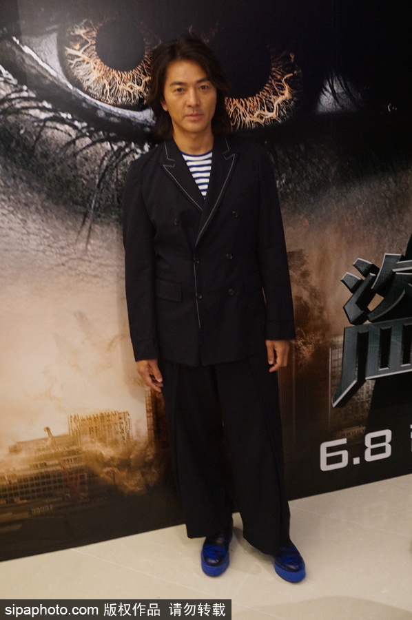 50歲鄭伊健帥氣亮相 自曝拍電影受傷老婆很擔心